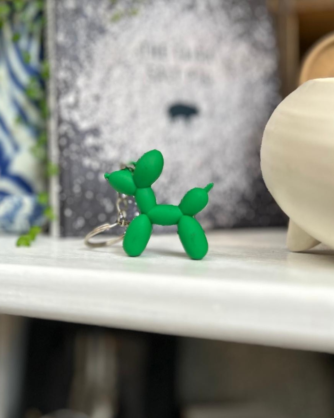 Green balloon dog keyring