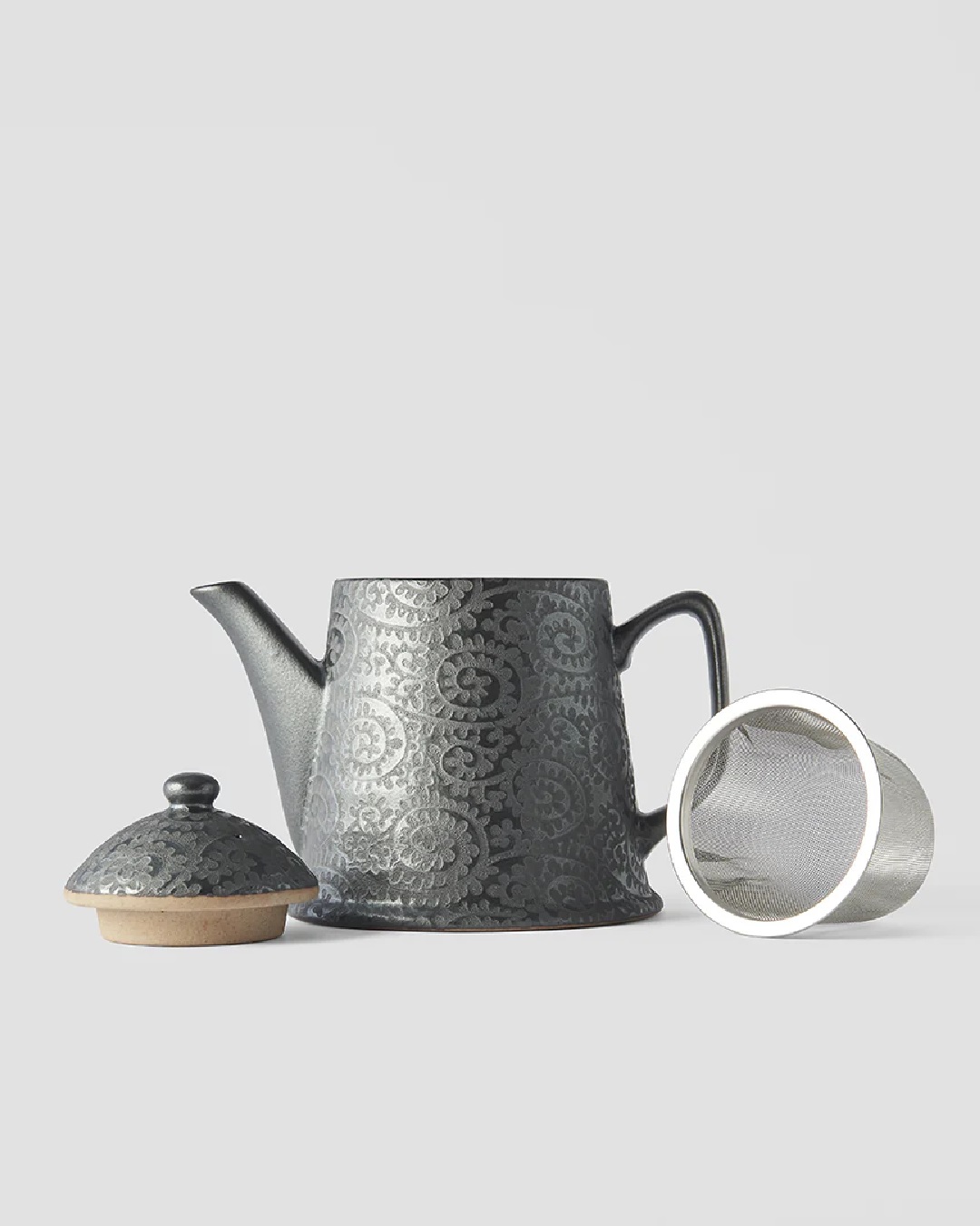 Black scroll teapot with strainer