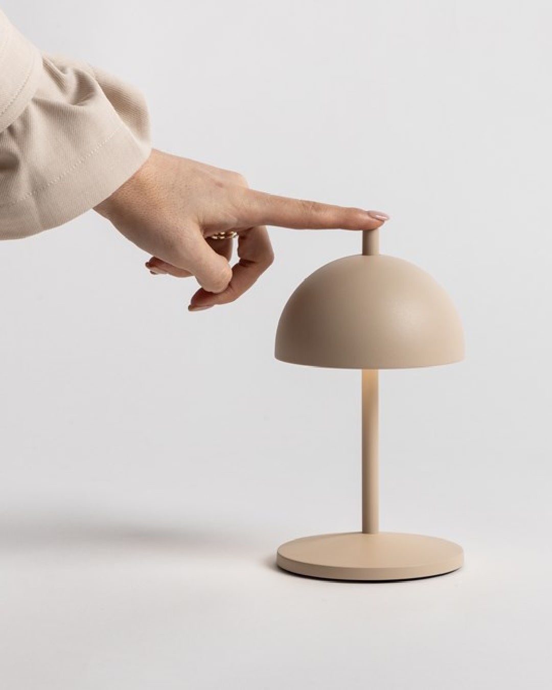 Eric cashmere lamp with hand on top