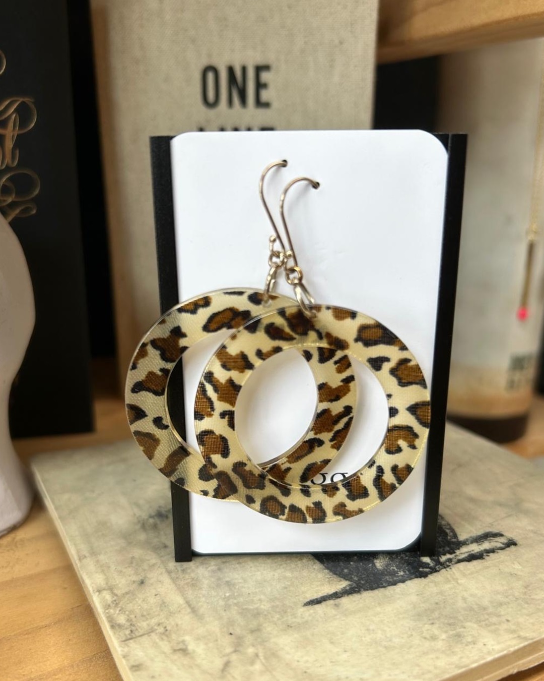 Tortoiseshell hoop round earrings