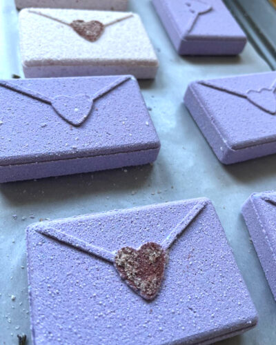 Heart envelope bath bombs