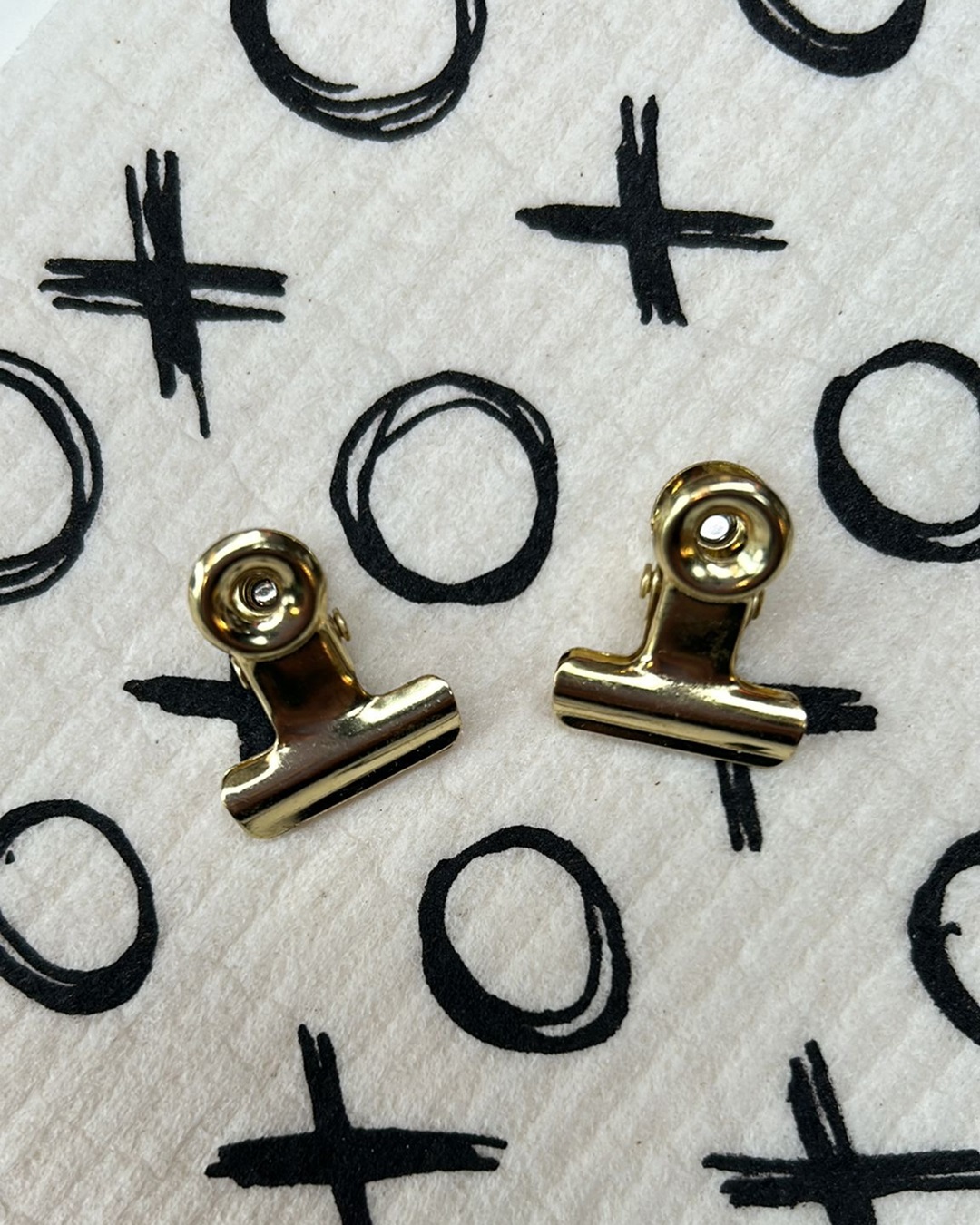 Gold magnetic clips