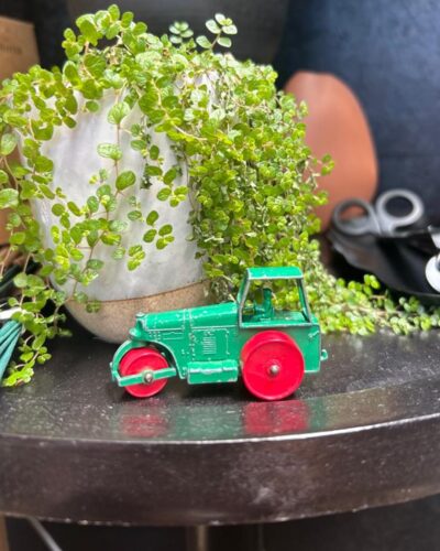 Matchbox lesney no.1 aveling hayford diesel roller on table