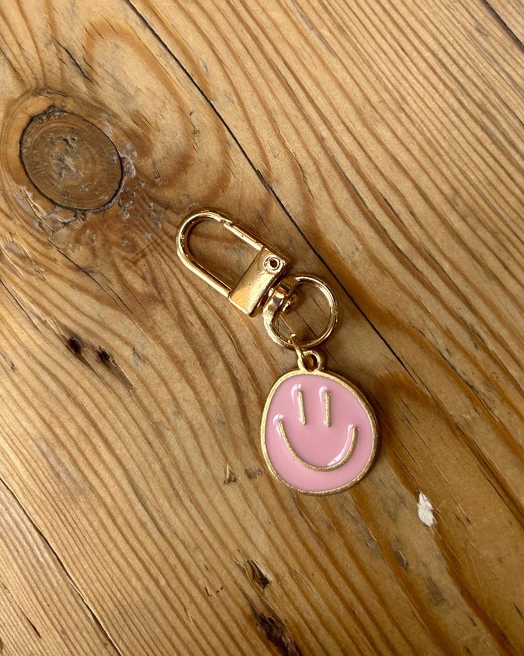 Pink smiley face keyring