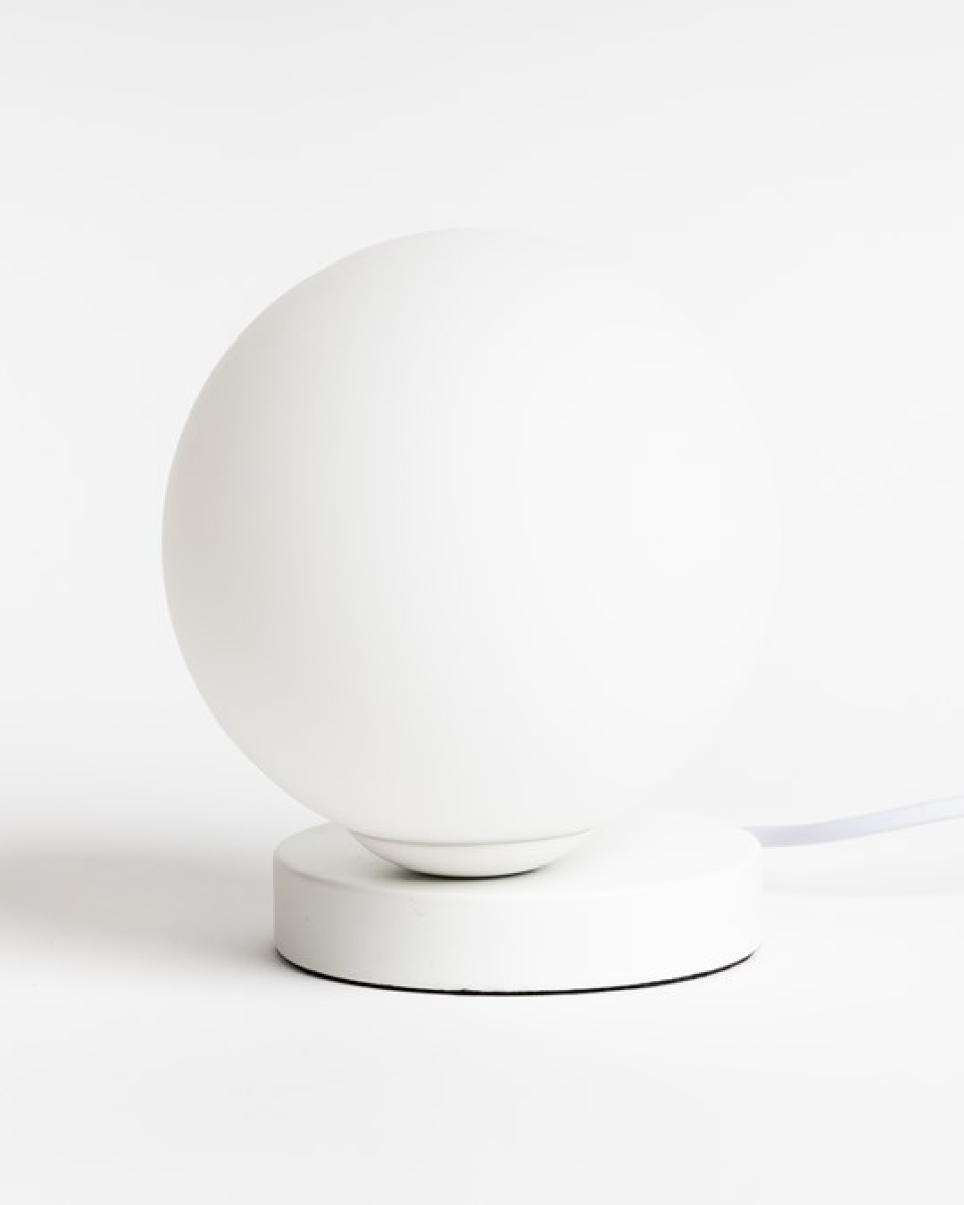 Round white lamp